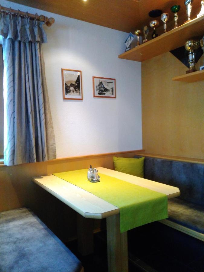 耶岑斯Haus Edelweiss住宿加早餐旅馆 外观 照片